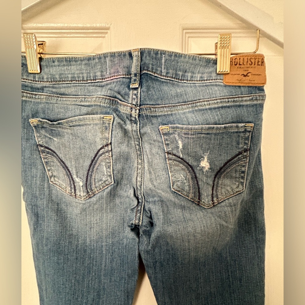 Hollister Medium Wash Ripped Skinny Jeans - Picture 6 of 7